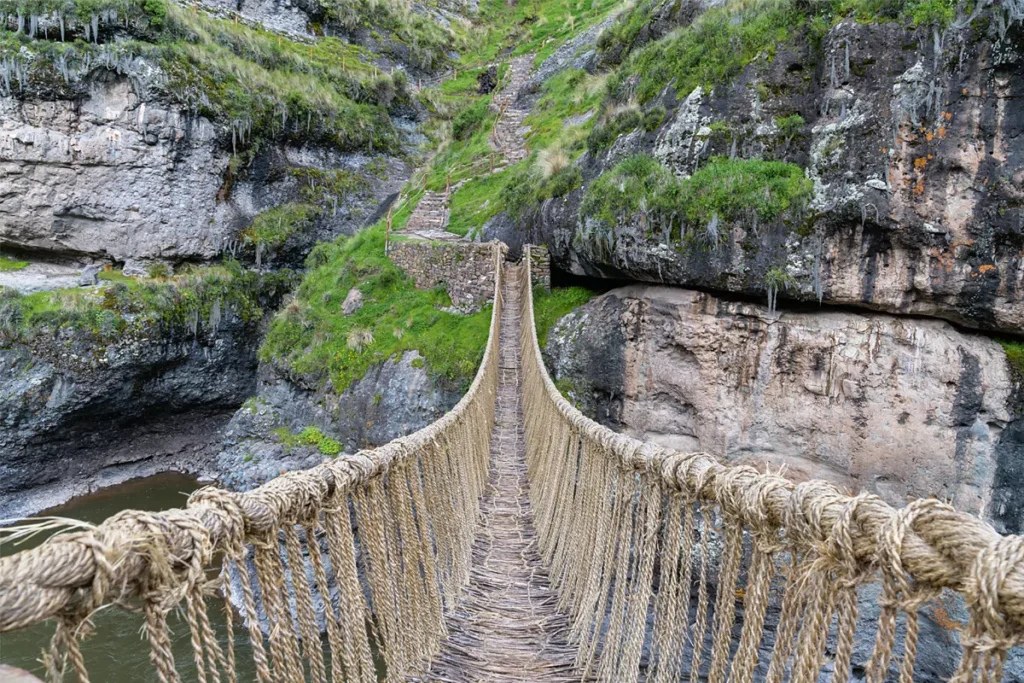 puente inca en machu picchu